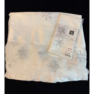 Lot Tablecloth + Napkins Sam Hedaya 2006 Christmas Snowflakes Winter 100" x 58"